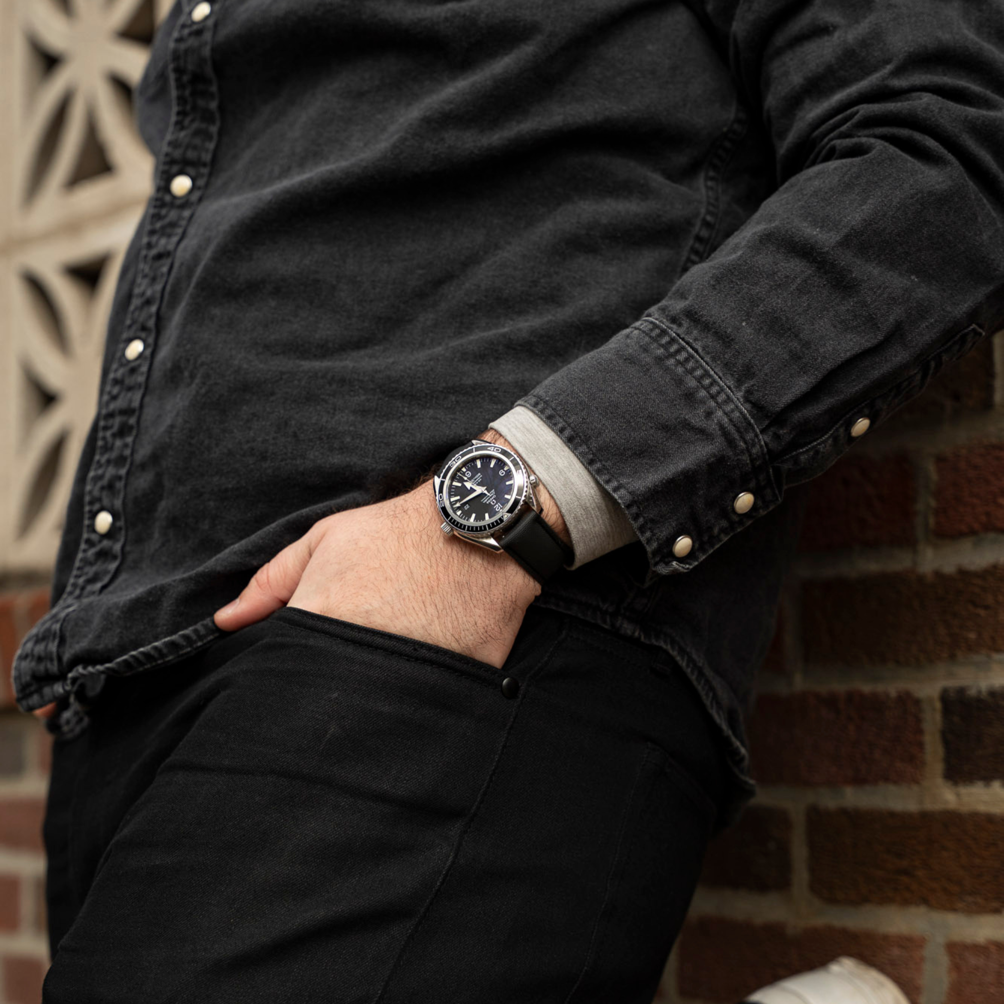 Loop-less™ HydroFlex™ | Dark Matter Edition | Black Strap with Black Stitching
