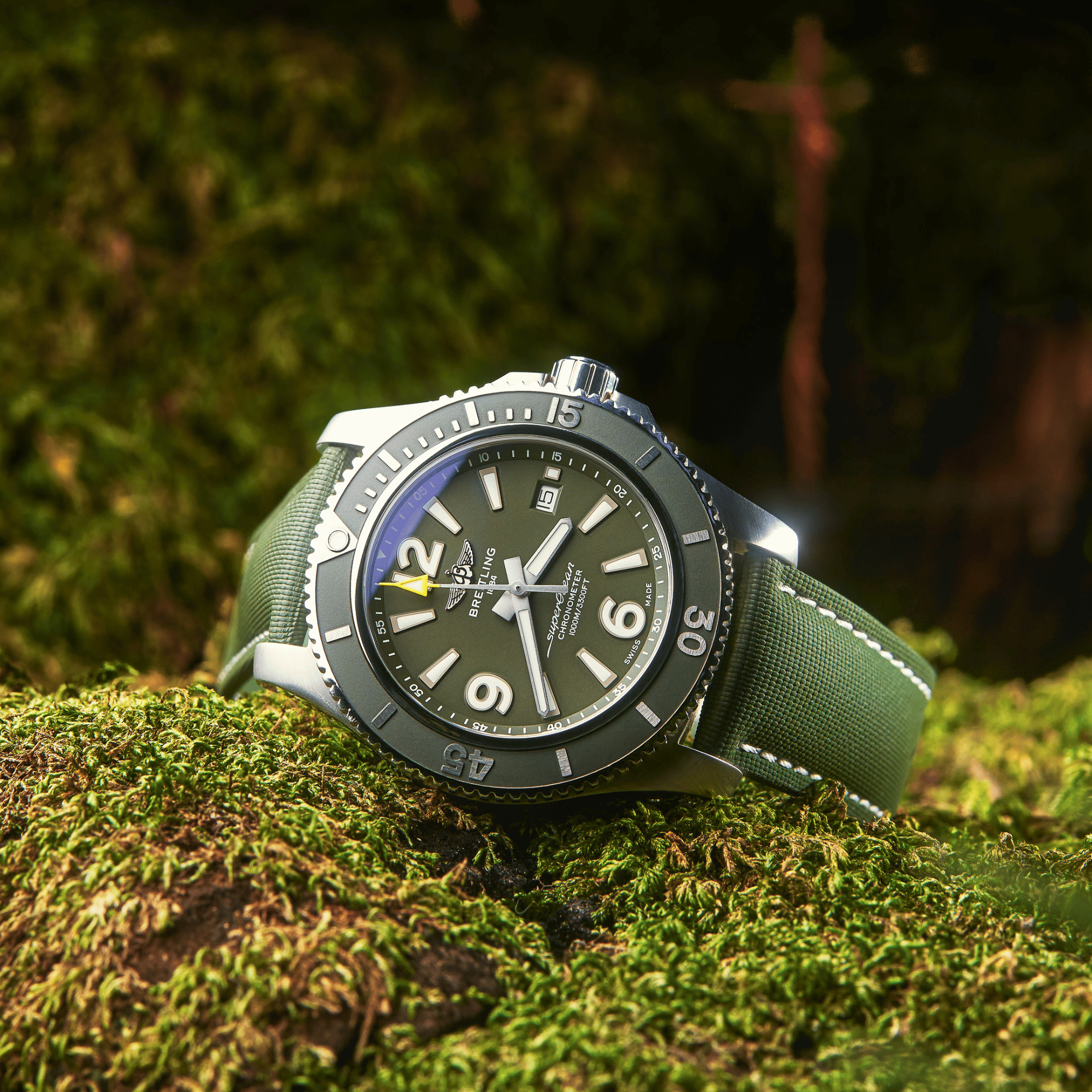 Loop-less™ HydroFlex™ | Orbital Moss Edition | Green Strap with White Stitching