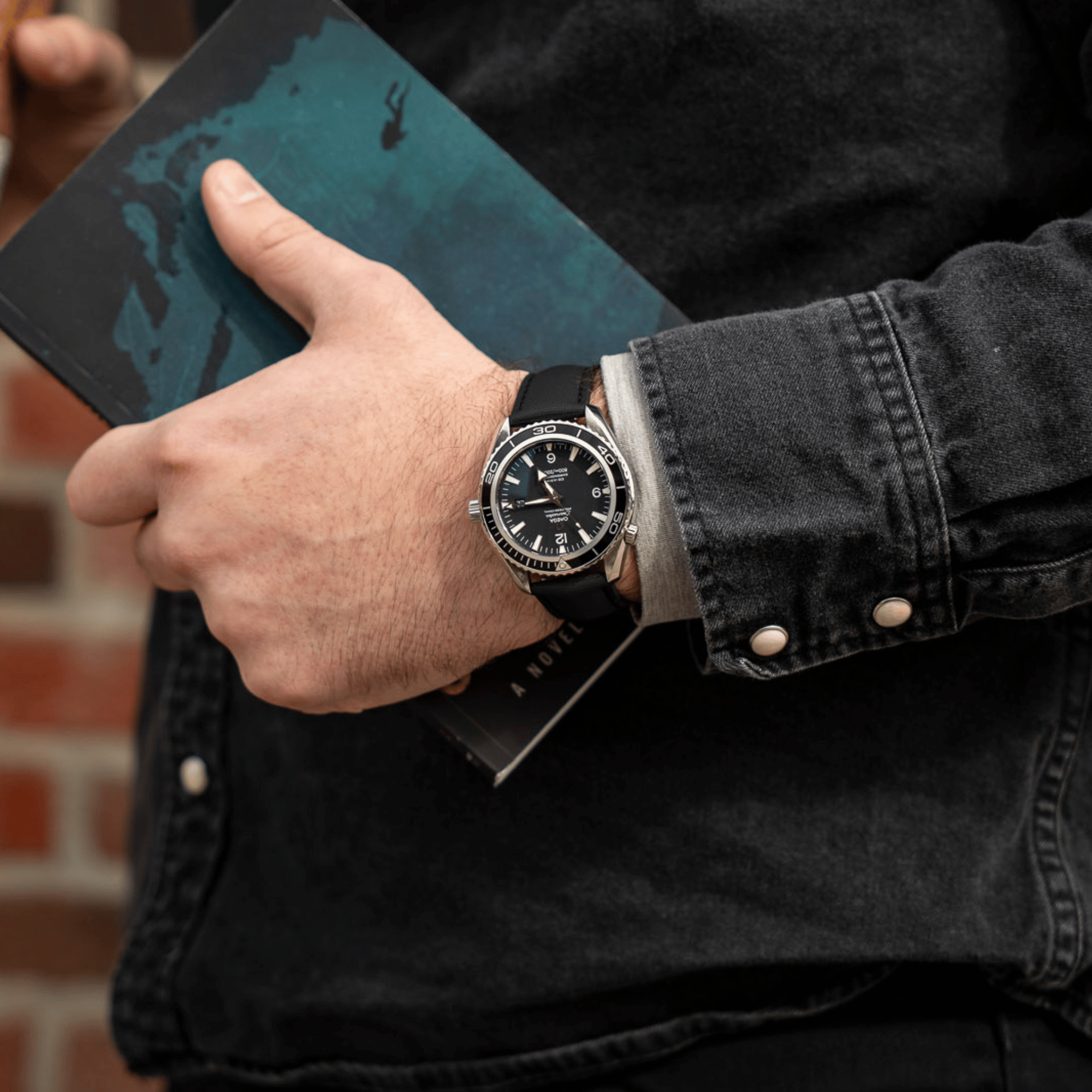 Loop-less™ HydroFlex™ | Dark Matter Edition | Black Strap with Black Stitching
